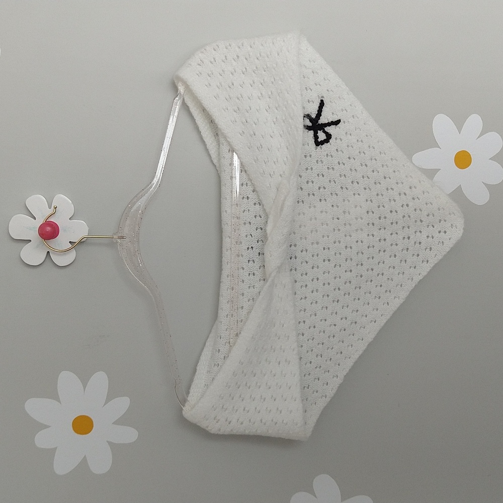 NWT Zara Feminine White Knit Black Bow Embroidered Triangle Scarf